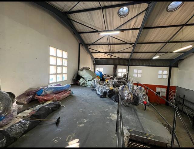 279M² WAREHOUSE TO LET IN LASER PARK